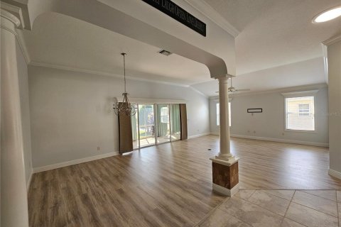 House in The Villages, Florida 3 bedrooms, 175.31 sq.m. № 1917288 - photo 8