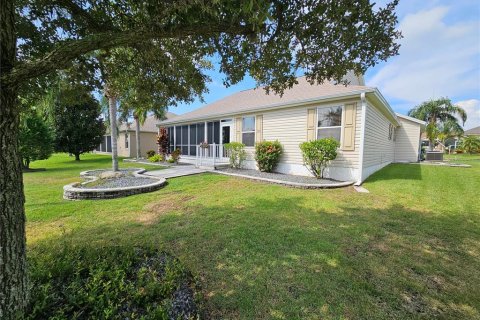 House in The Villages, Florida 3 bedrooms, 175.31 sq.m. № 1917288 - photo 23