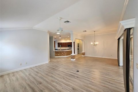 House in The Villages, Florida 3 bedrooms, 175.31 sq.m. № 1917288 - photo 10