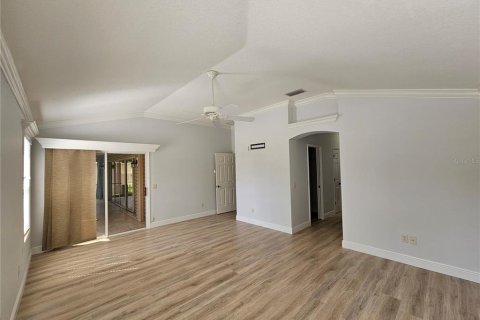 House in The Villages, Florida 3 bedrooms, 175.31 sq.m. № 1917288 - photo 16
