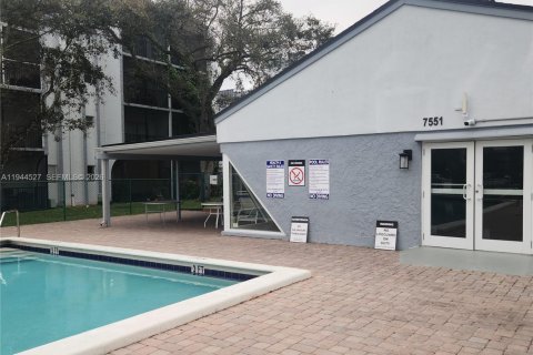 Condo in Plantation, Florida, 2 bedrooms  № 2002213 - photo 13