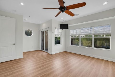 Townhouse in Tampa, Florida 3 bedrooms, 191.19 sq.m. № 2197968 - photo 27