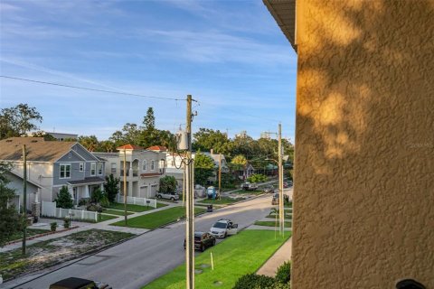 Townhouse in Tampa, Florida 3 bedrooms, 191.19 sq.m. № 2197968 - photo 29