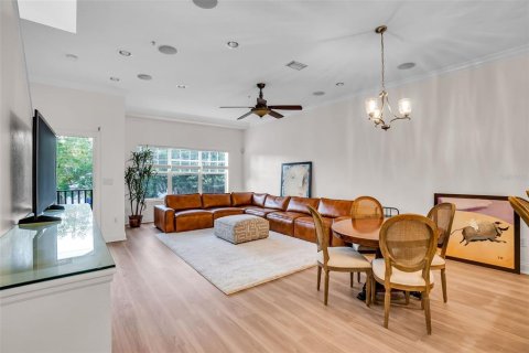 Townhouse in Tampa, Florida 3 bedrooms, 191.19 sq.m. № 2197968 - photo 11