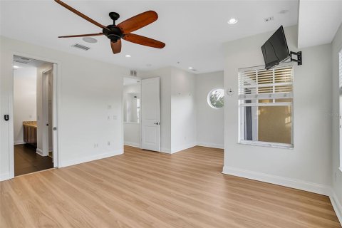 Townhouse in Tampa, Florida 3 bedrooms, 191.19 sq.m. № 2197968 - photo 28