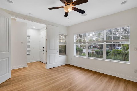 Townhouse in Tampa, Florida 3 bedrooms, 191.19 sq.m. № 2197968 - photo 8