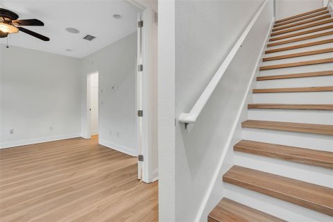 Townhouse in Tampa, Florida 3 bedrooms, 191.19 sq.m. № 2197968 - photo 4