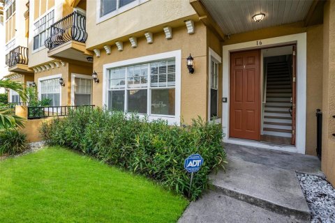 Townhouse in Tampa, Florida 3 bedrooms, 191.19 sq.m. № 2197968 - photo 3