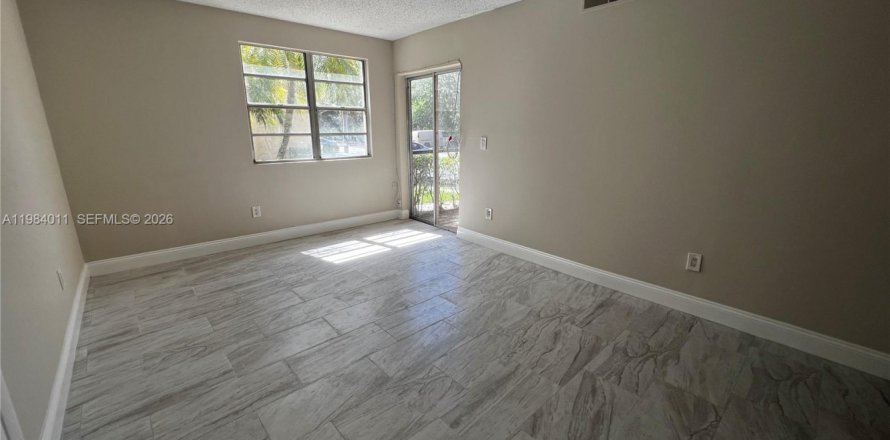 Condominio en Pompano Beach, Florida, 2 dormitorios № 2046713