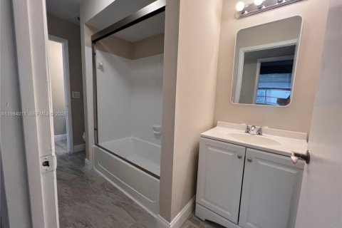 Condominio en alquiler en Pompano Beach, Florida, 2 dormitorios, 83.89 m2 № 2046713 - foto 11