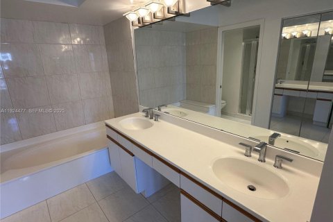 Copropriété à vendre à Aventura, Floride: 2 chambres, 101.36 m2 № 1982766 - photo 12
