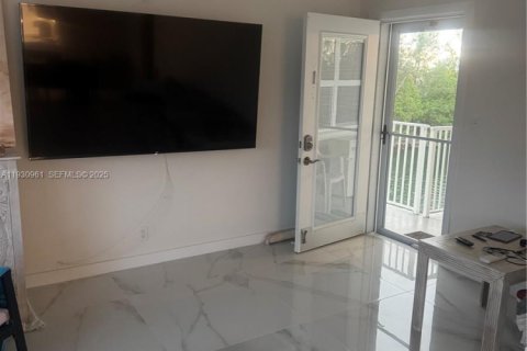 Condo in North Miami Beach, Florida, 2 bedrooms  № 1989735 - photo 20