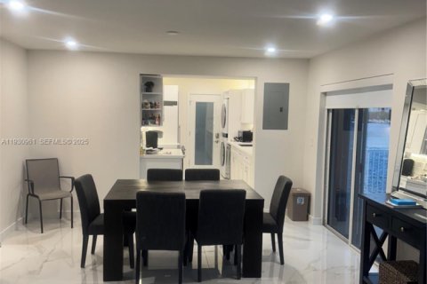 Condo in North Miami Beach, Florida, 2 bedrooms  № 1989735 - photo 8