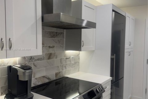 Condo in North Miami Beach, Florida, 2 bedrooms  № 1989735 - photo 19