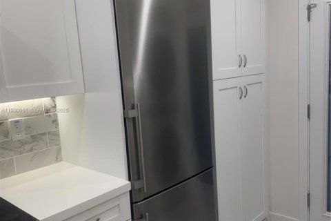 Condo in North Miami Beach, Florida, 2 bedrooms  № 1989735 - photo 18