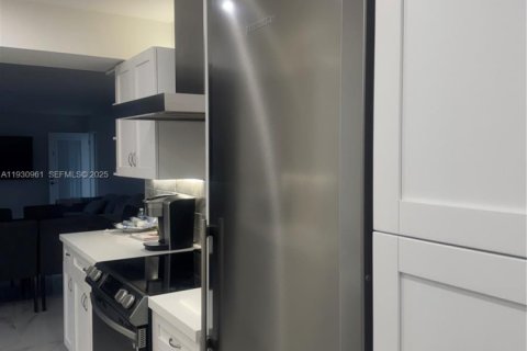 Condo in North Miami Beach, Florida, 2 bedrooms  № 1989735 - photo 5