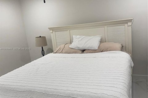 Condo in North Miami Beach, Florida, 2 bedrooms  № 1989735 - photo 13