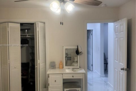 Condo in North Miami Beach, Florida, 2 bedrooms  № 1989735 - photo 15