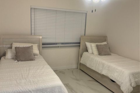 Condo in North Miami Beach, Florida, 2 bedrooms  № 1989735 - photo 14