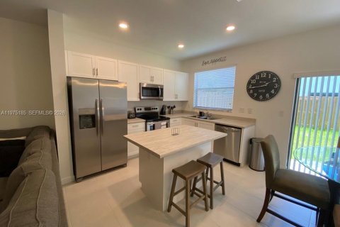 Adosado en venta en Homestead, Florida, 3 dormitorios, 123.37 m2 № 2041458 - foto 3