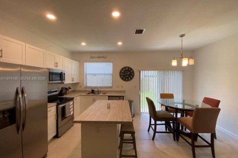 Adosado en venta en Homestead, Florida, 3 dormitorios, 123.37 m2 № 2041458 - foto 4