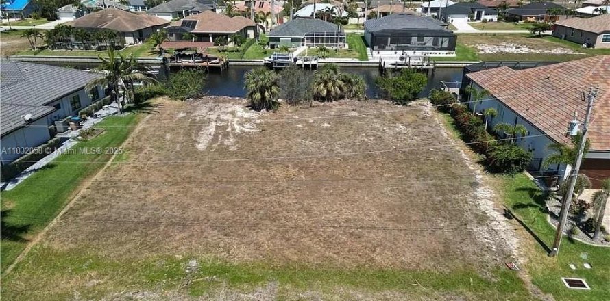 Terreno en Cape Coral, Florida № 1809045