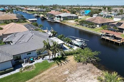 Terreno en venta en Cape Coral, Florida № 1809045 - foto 3