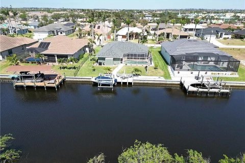 Terreno en venta en Cape Coral, Florida № 1809045 - foto 6