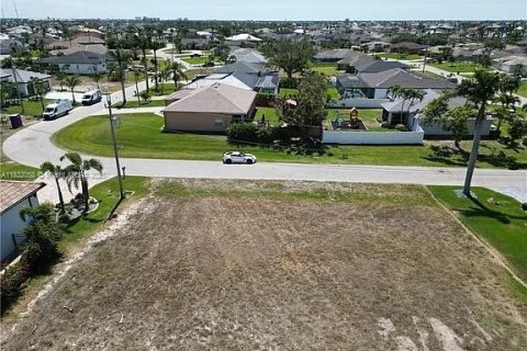 Terreno en venta en Cape Coral, Florida № 1809045 - foto 7