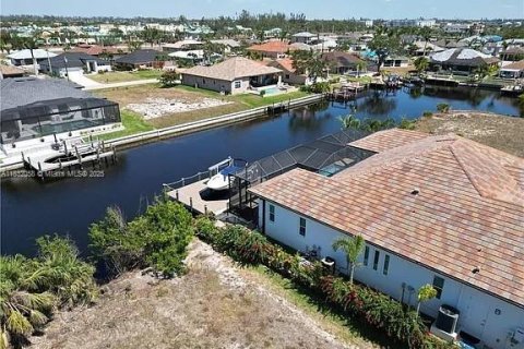 Terreno en venta en Cape Coral, Florida № 1809045 - foto 5