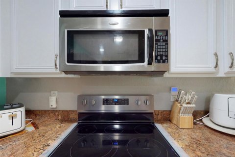 Townhouse in Port St. Lucie, Florida 3 bedrooms, 139.35 sq.m. № 2397315 - photo 9