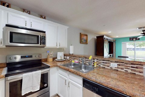 Townhouse in Port St. Lucie, Florida 3 bedrooms, 139.35 sq.m. № 2397315 - photo 10