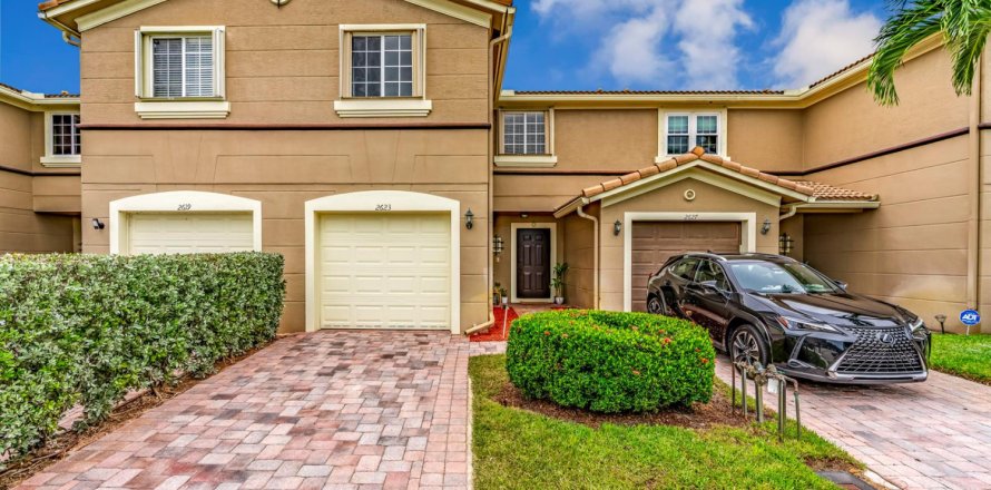 Townhouse in Port St. Lucie, Florida 3 bedrooms, 139.35 sq.m. № 2397315