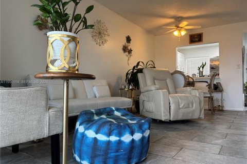 Condo in Sunrise, Florida, 1 bedroom  № 2009971 - photo 7