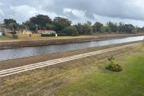 Condo in Sunrise, Florida, 1 bedroom  № 2009971 - photo 11