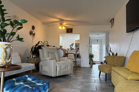 Condo in Sunrise, Florida, 1 bedroom  № 2009971 - photo 6