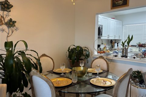 Condo in Sunrise, Florida, 1 bedroom  № 2009971 - photo 5