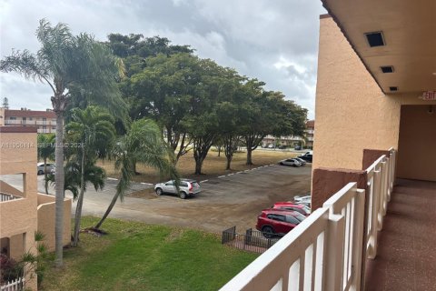 Condo in Sunrise, Florida, 1 bedroom  № 2009971 - photo 2