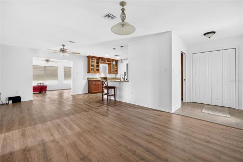 House in Port Charlotte, Florida 2 bedrooms, 135.73 sq.m. № 2396265 - photo 4