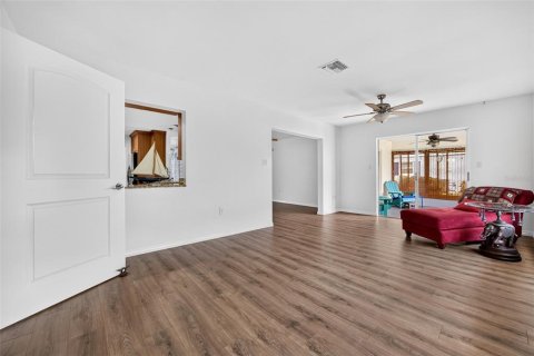 House in Port Charlotte, Florida 2 bedrooms, 135.73 sq.m. № 2396265 - photo 19
