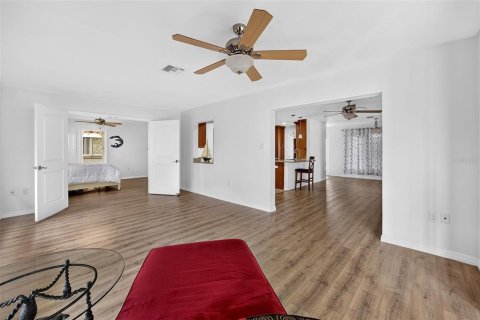 House in Port Charlotte, Florida 2 bedrooms, 135.73 sq.m. № 2396265 - photo 17