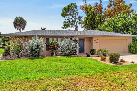 House in Port Charlotte, Florida 2 bedrooms, 135.73 sq.m. № 2396265