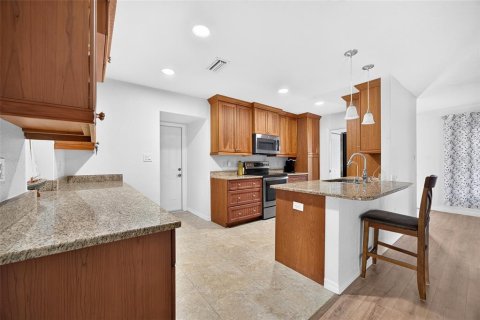 House in Port Charlotte, Florida 2 bedrooms, 135.73 sq.m. № 2396265 - photo 8
