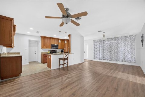 House in Port Charlotte, Florida 2 bedrooms, 135.73 sq.m. № 2396265 - photo 7