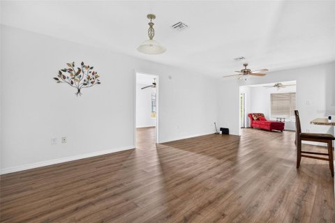 House in Port Charlotte, Florida 2 bedrooms, 135.73 sq.m. № 2396265 - photo 5