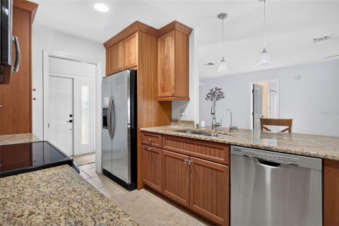 House in Port Charlotte, Florida 2 bedrooms, 135.73 sq.m. № 2396265 - photo 13