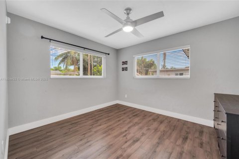 House in Oakland Park, Florida 3 bedrooms, 113.15 sq.m. № 1790354 - photo 15