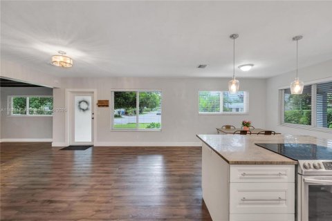 House in Oakland Park, Florida 3 bedrooms, 113.15 sq.m. № 1790354 - photo 17