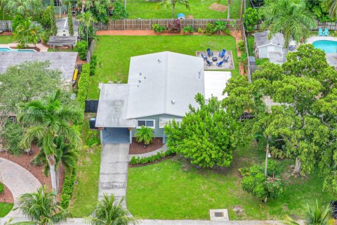 House in Oakland Park, Florida 3 bedrooms, 113.15 sq.m. № 1790354 - photo 3