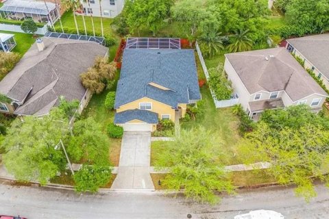 Villa ou maison à louer à Tampa, Floride: 4 chambres, 233.09 m2 № 2107180 - photo 3